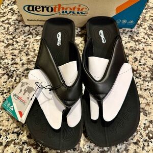 Aerothotic Women's Black Orthotic Thong Sandals
